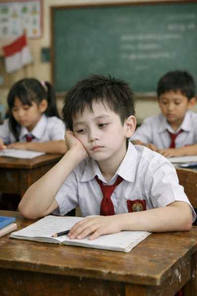 Pendidikan Konoha vs Dunia Kerja: Kenapa Lulusan Kita Sulit Jadi Pemimpin?