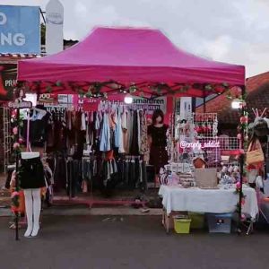 Koleksi baju branded di toko Cropty Addict Thrift Semarang